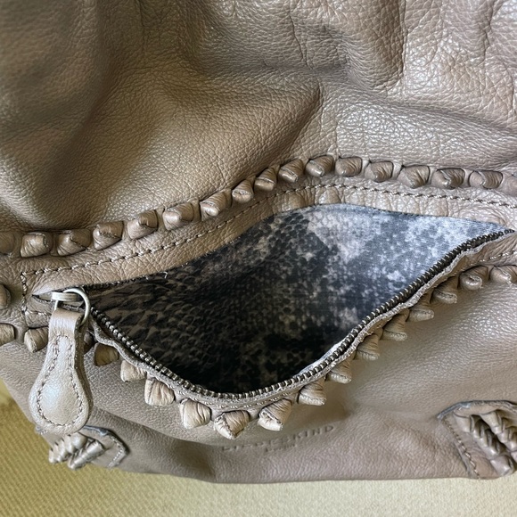 LIEBESKIND BERLIN Liza Hobo Bag L Schultertasche Tasche - Picture 6 of 9